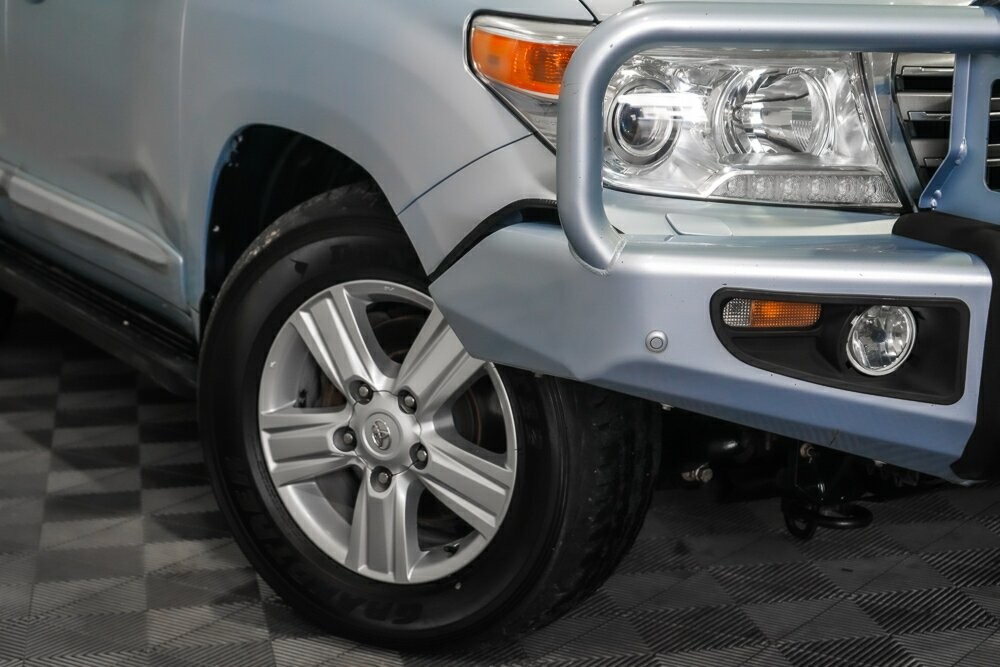Toyota Landcruiser image 2