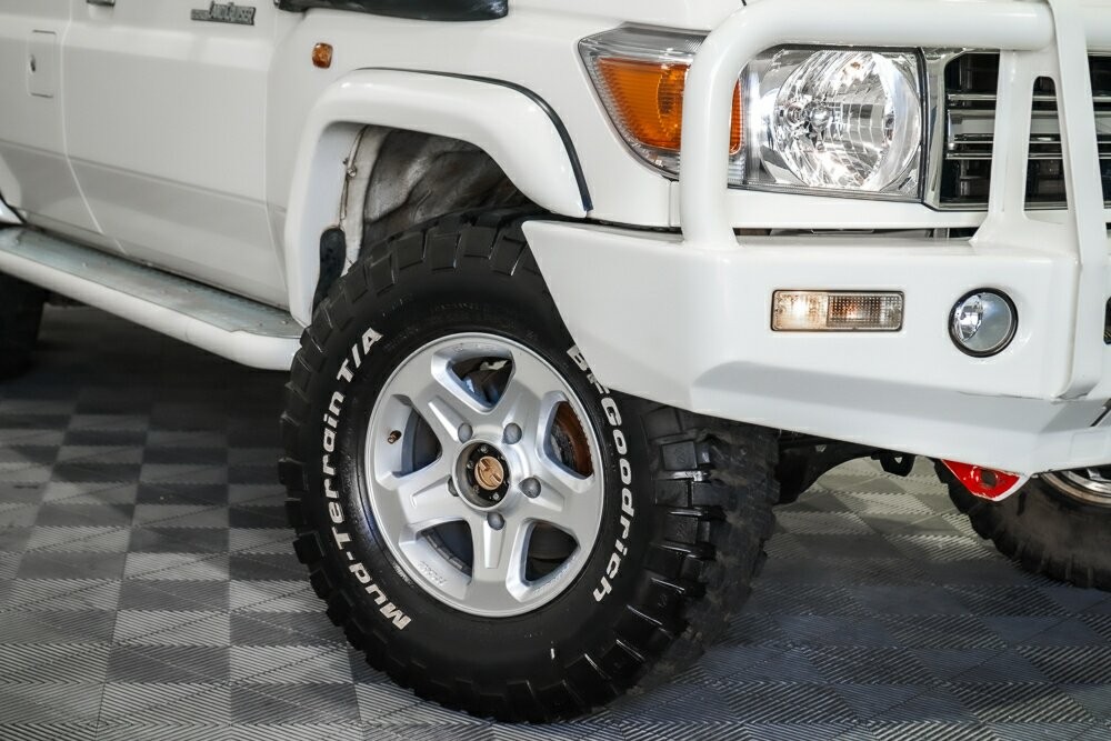 Toyota Landcruiser image 2