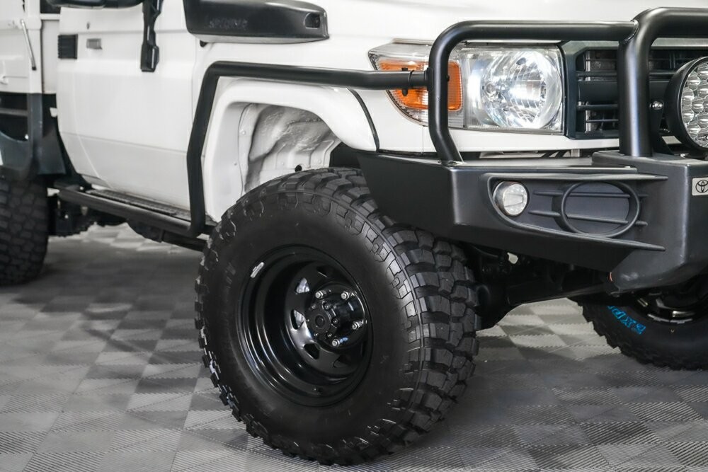Toyota Landcruiser image 2