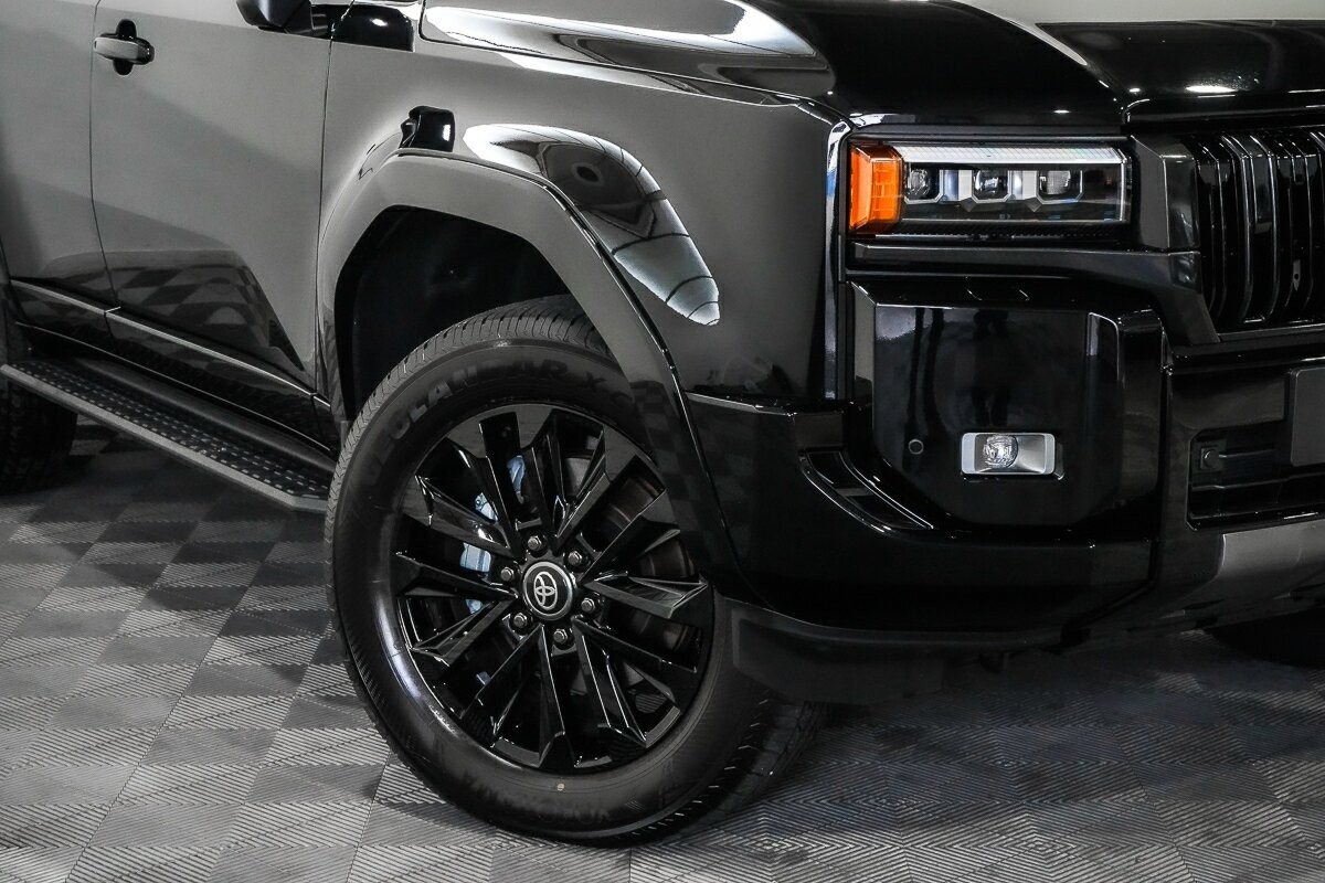Toyota Landcruiser Prado image 2