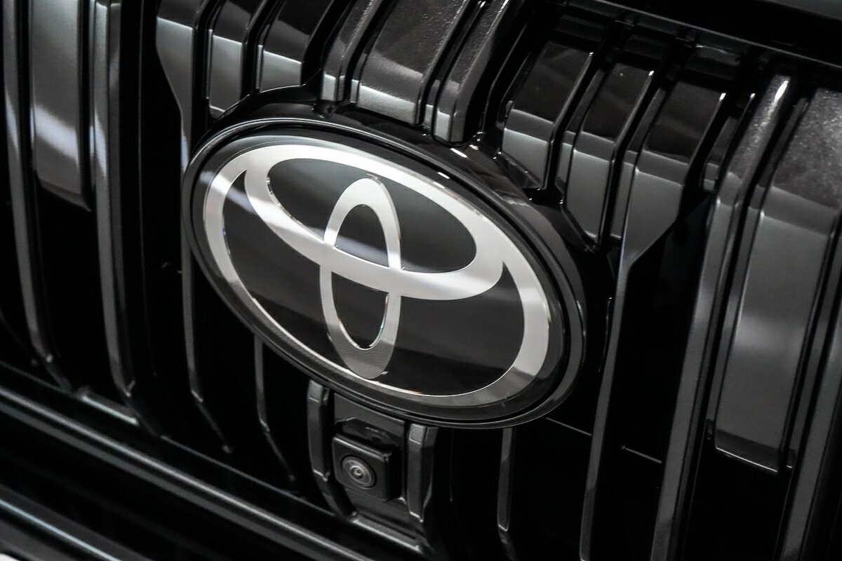 Toyota Landcruiser Prado image 3