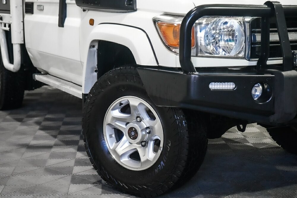 Toyota Landcruiser image 2
