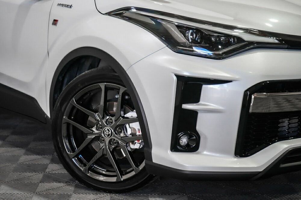 Toyota C-hr image 2