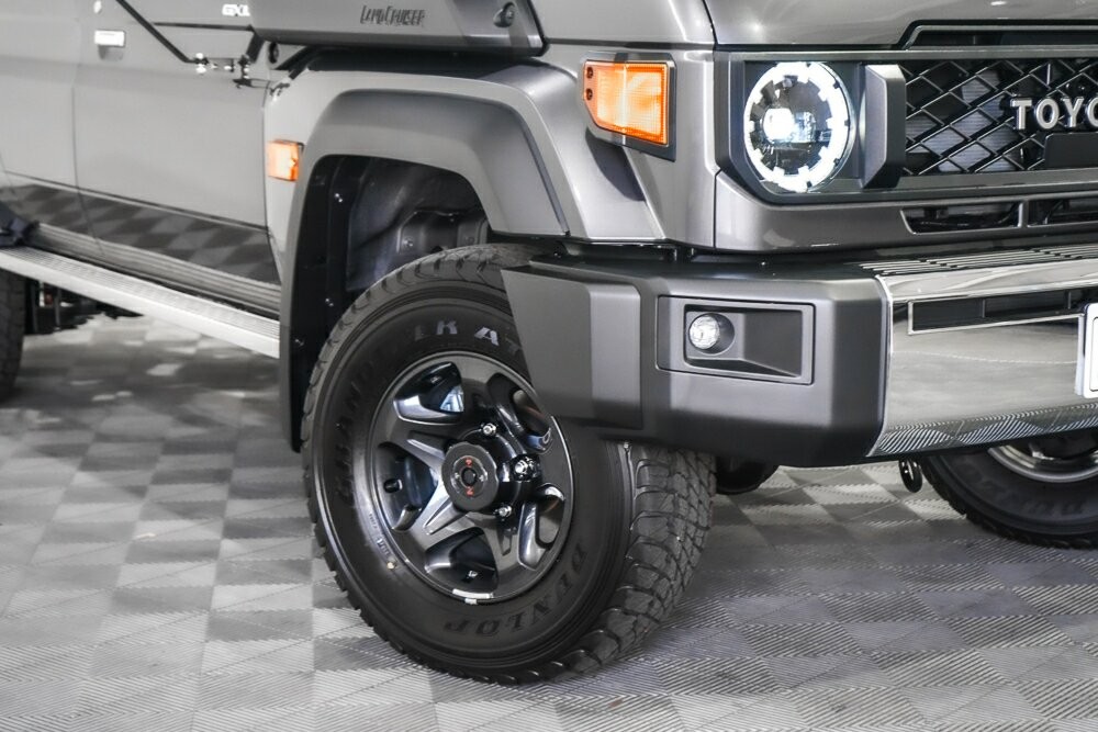 Toyota Landcruiser image 2