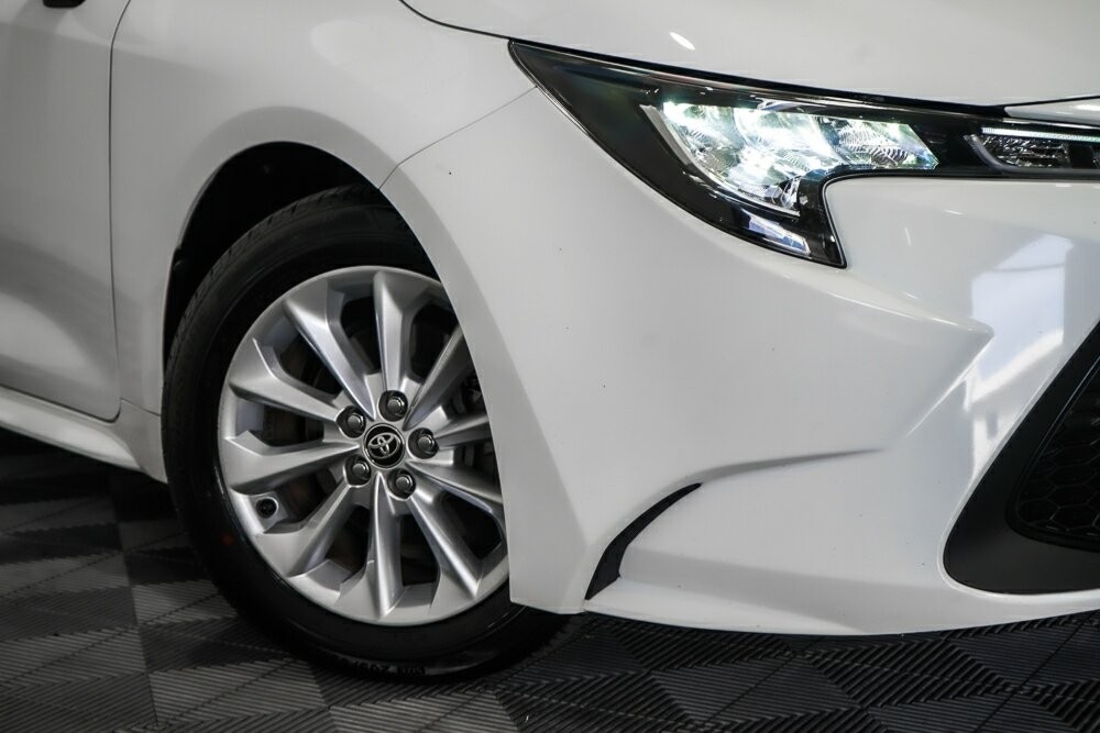Toyota Corolla image 2