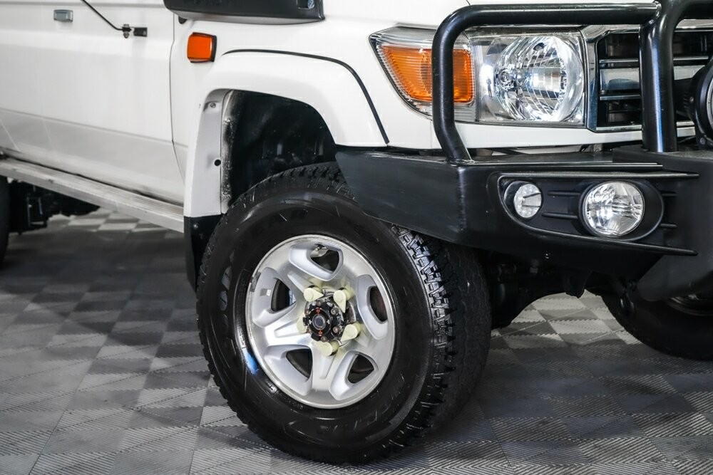 Toyota Landcruiser image 2