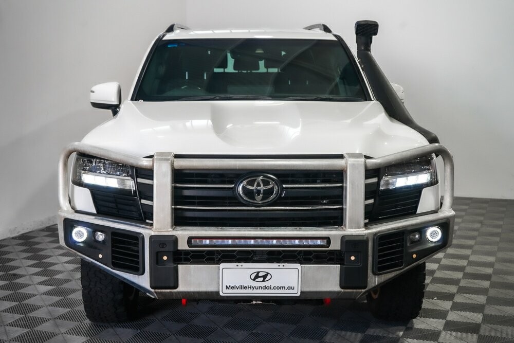 Toyota Landcruiser image 2