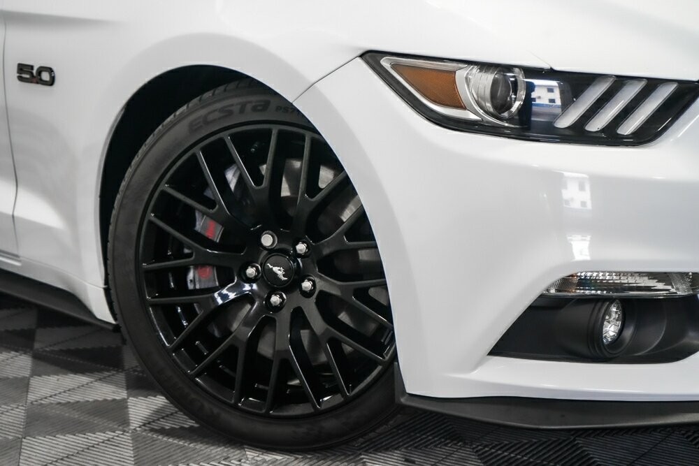 Ford Mustang image 2