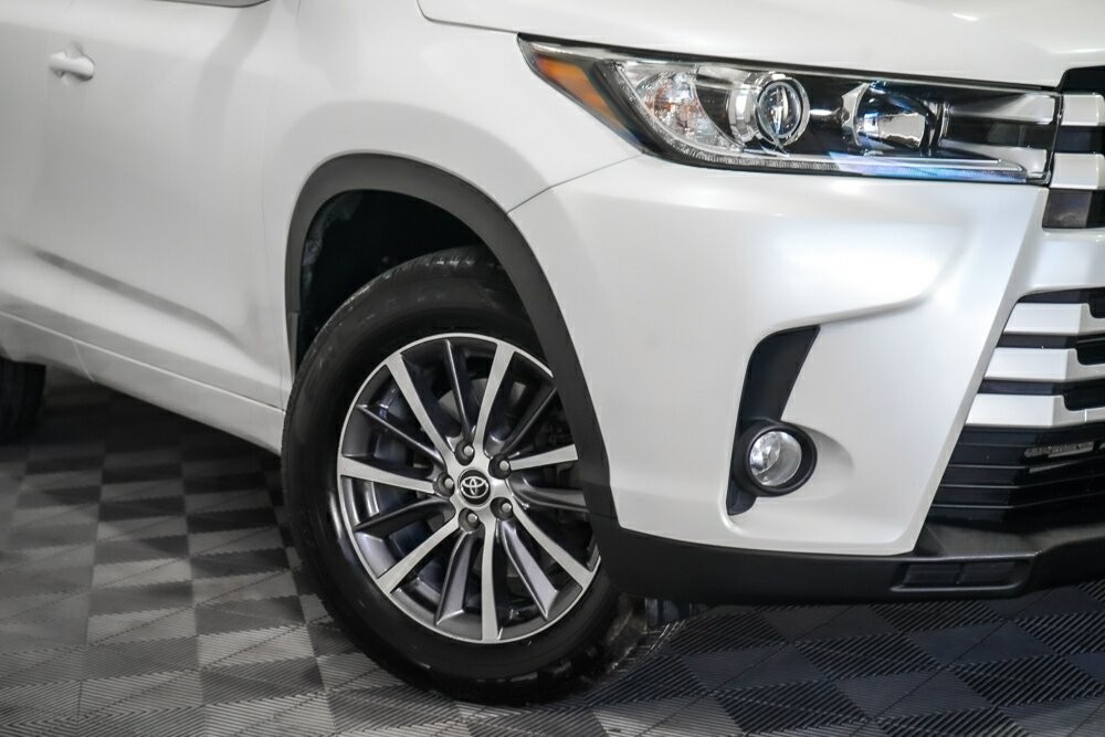 Toyota Kluger image 2