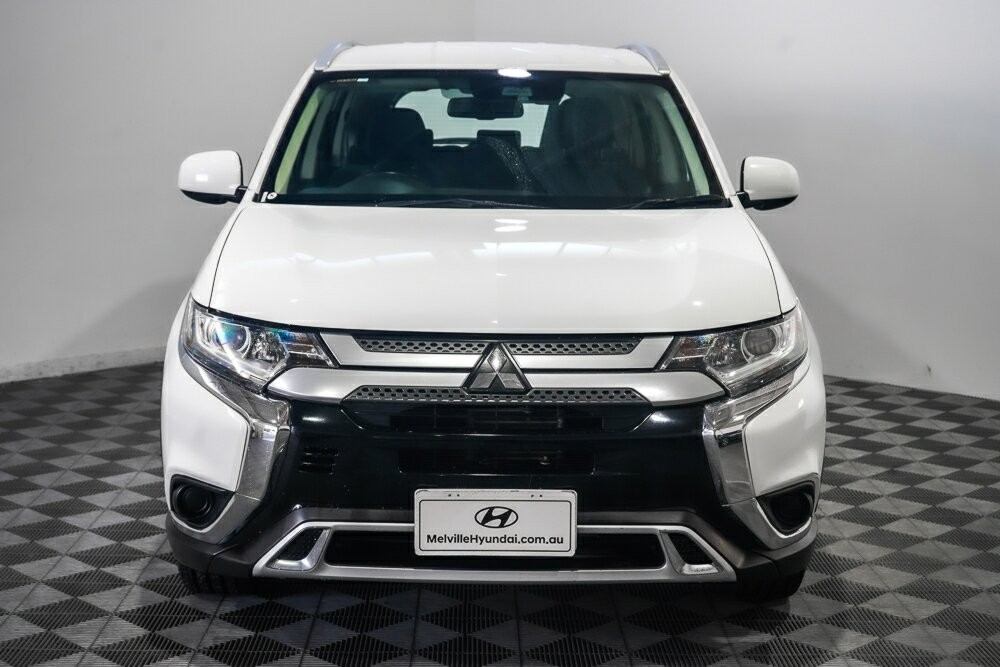 Mitsubishi Outlander image 3
