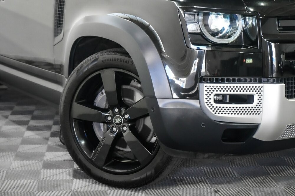 Land Rover Defender image 2