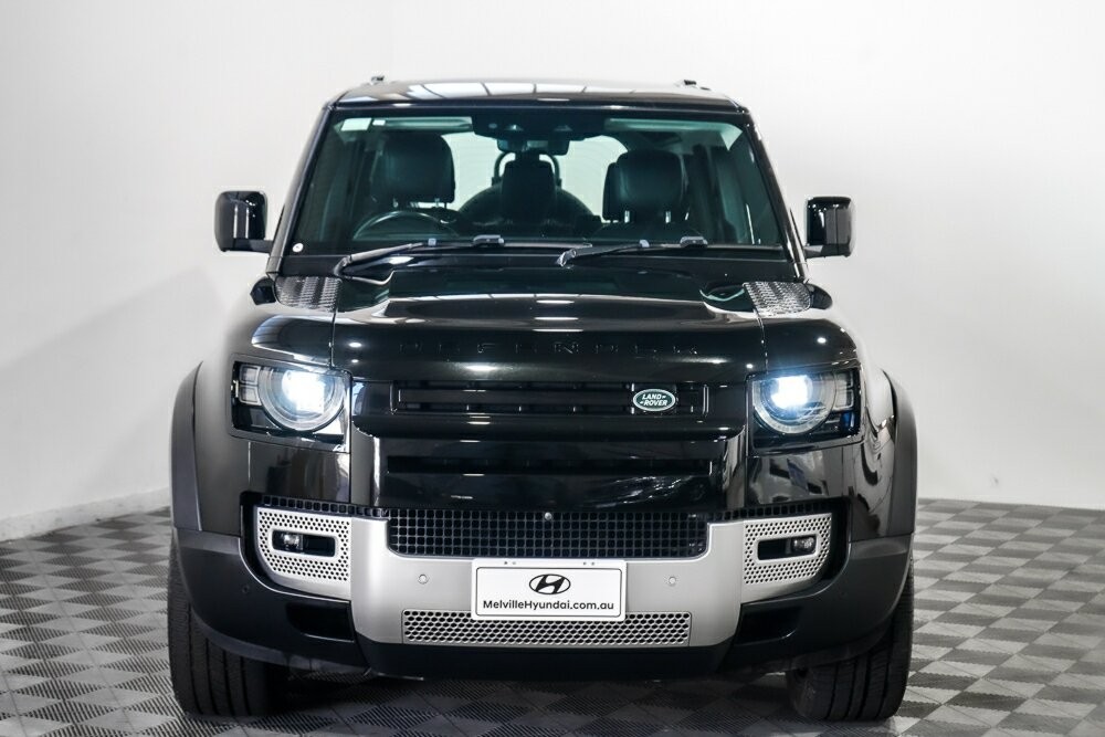 Land Rover Defender image 3