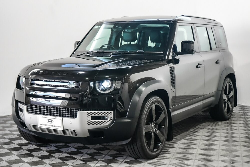 Land Rover Defender image 4