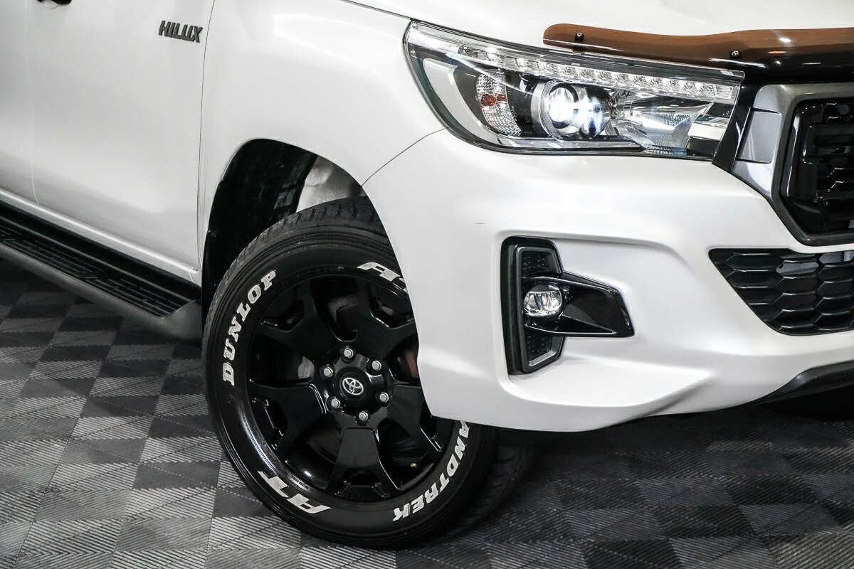 Toyota Hilux image 2