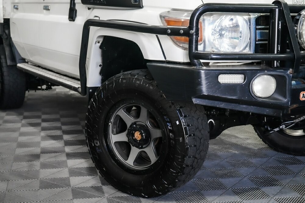 Toyota Landcruiser image 2