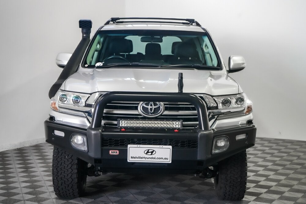 Toyota Landcruiser image 2