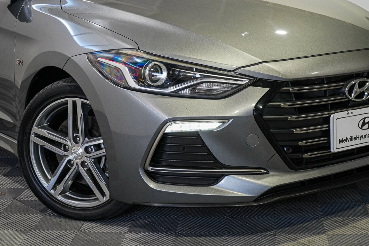 Hyundai Elantra image 2