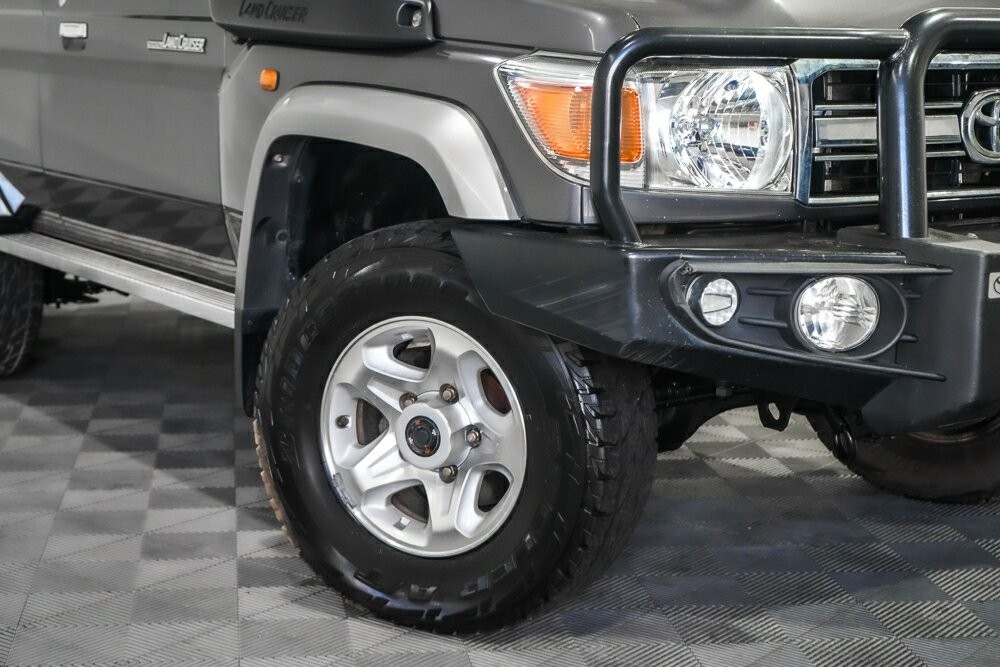 Toyota Landcruiser image 2