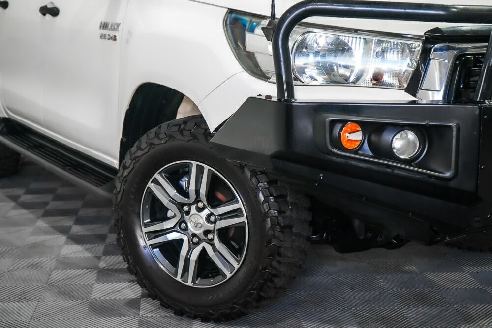 Toyota Hilux image 2