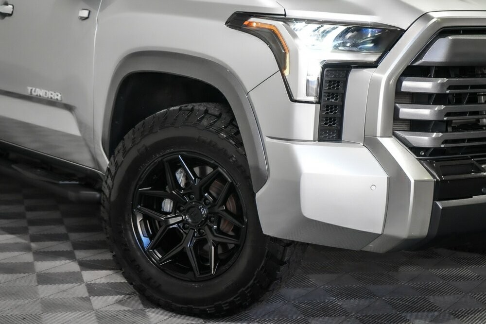 Toyota Tundra image 2