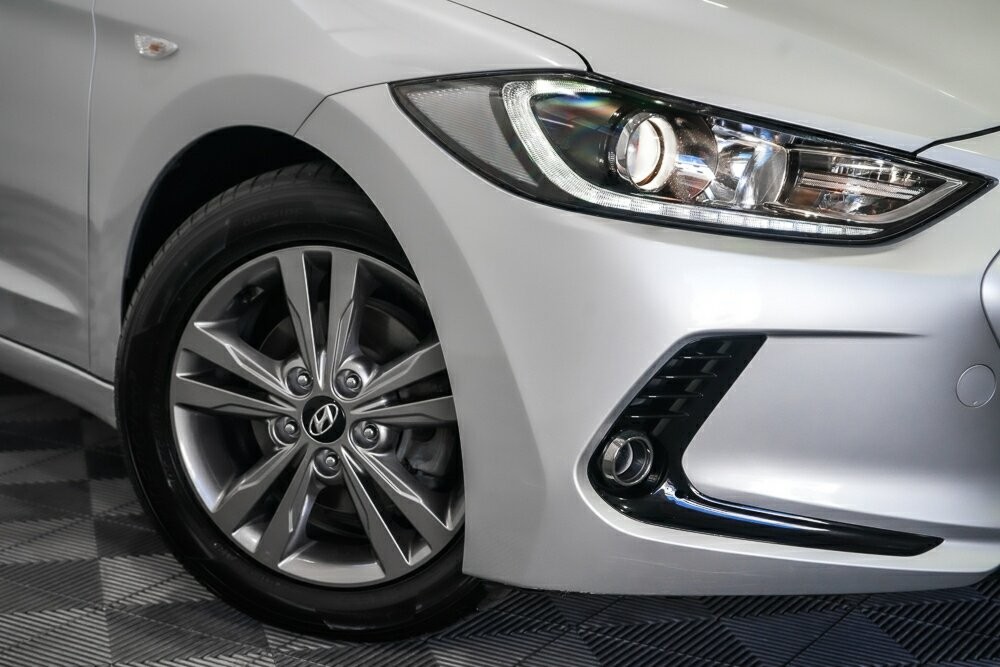 Hyundai Elantra image 2