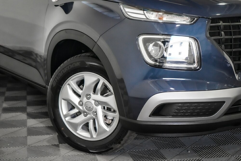 Hyundai Venue image 2