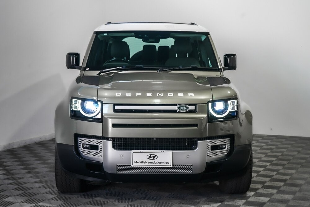 Land Rover Defender image 3