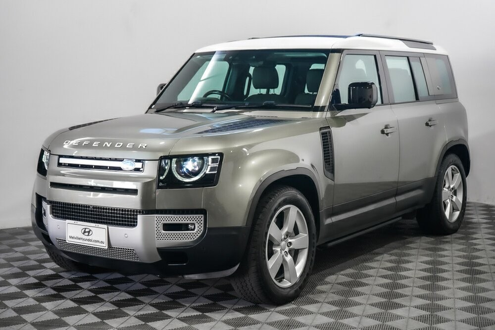 Land Rover Defender image 4