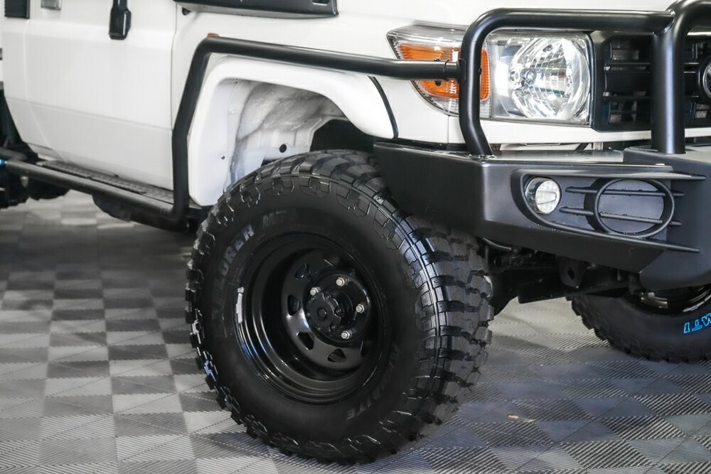 Toyota Landcruiser image 2