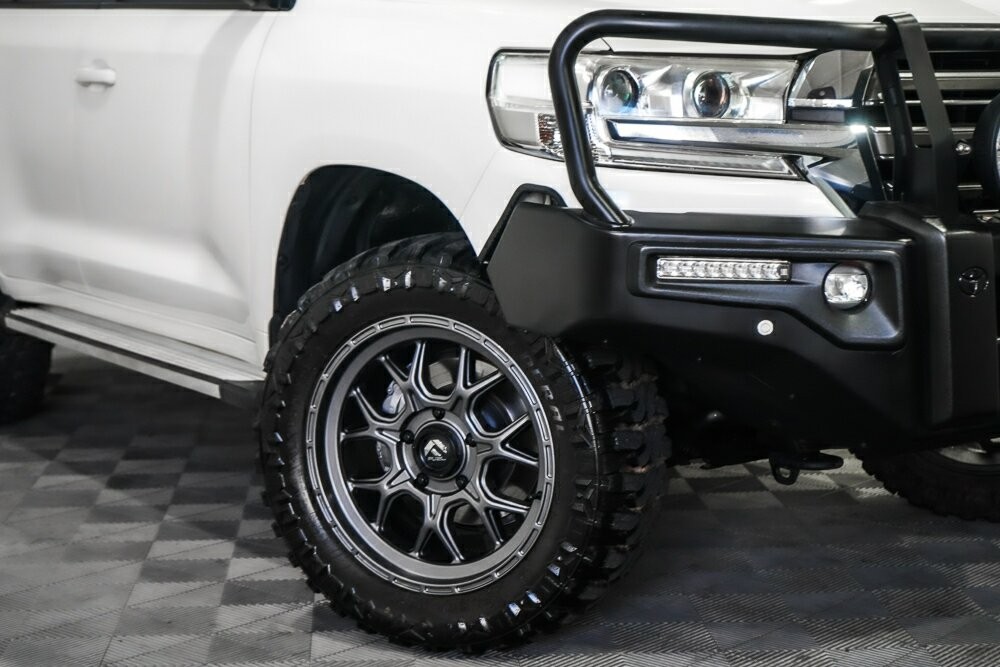 Toyota Landcruiser image 2