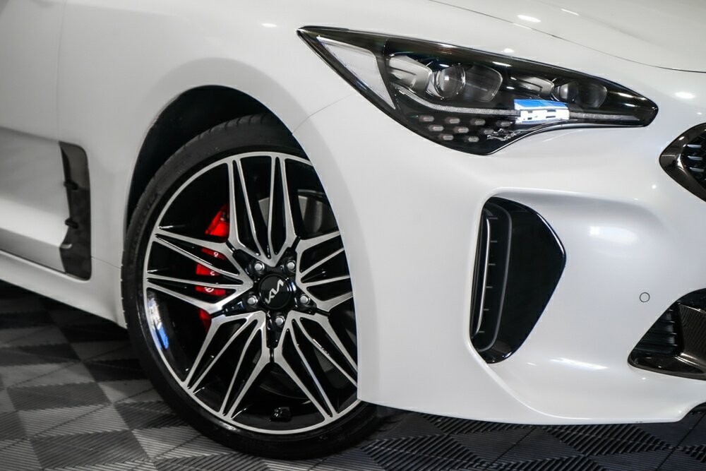 Kia Stinger image 2