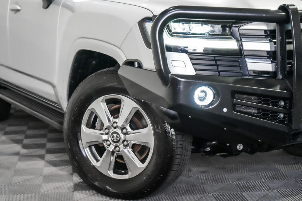 Toyota Landcruiser image 2