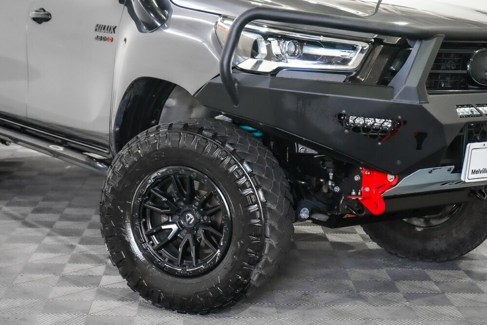 Toyota Hilux image 2