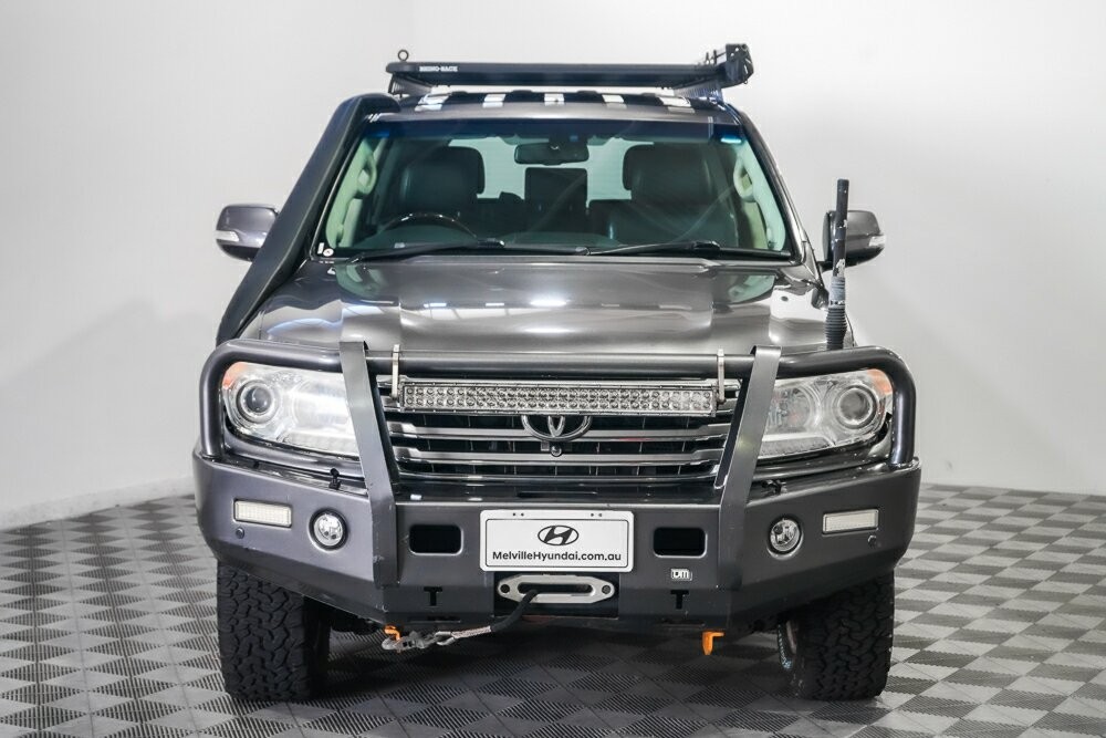 Toyota Landcruiser image 2