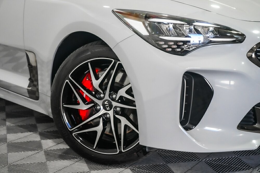 Kia Stinger image 2