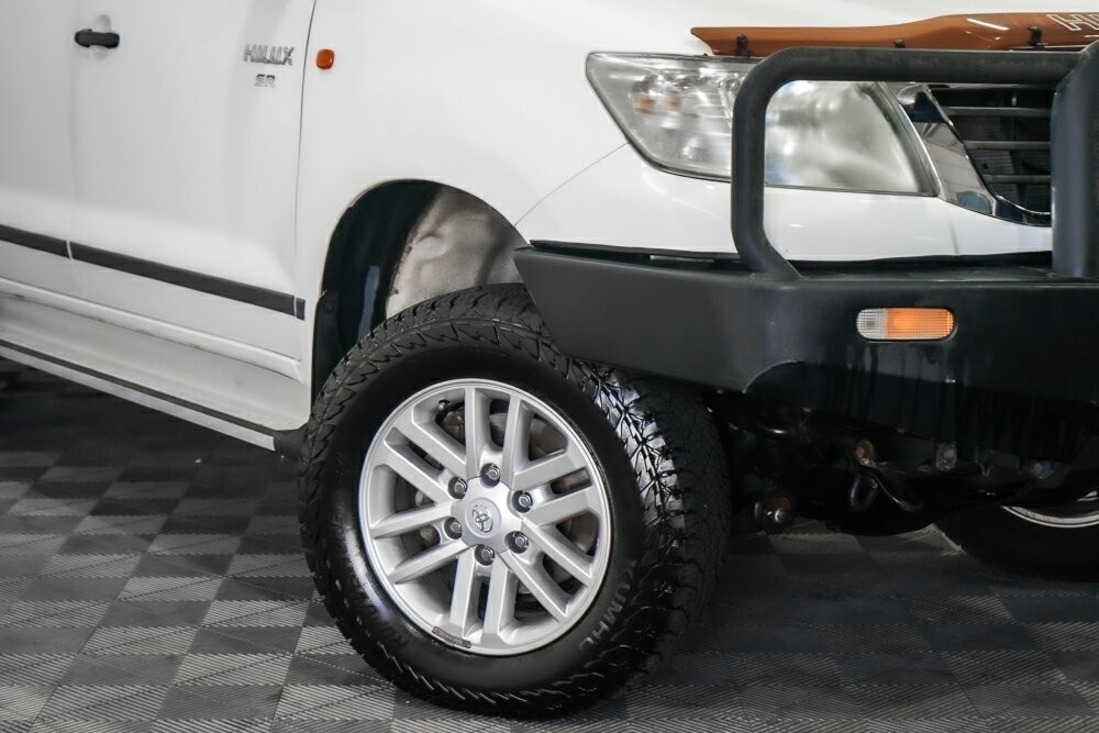 Toyota Hilux image 2