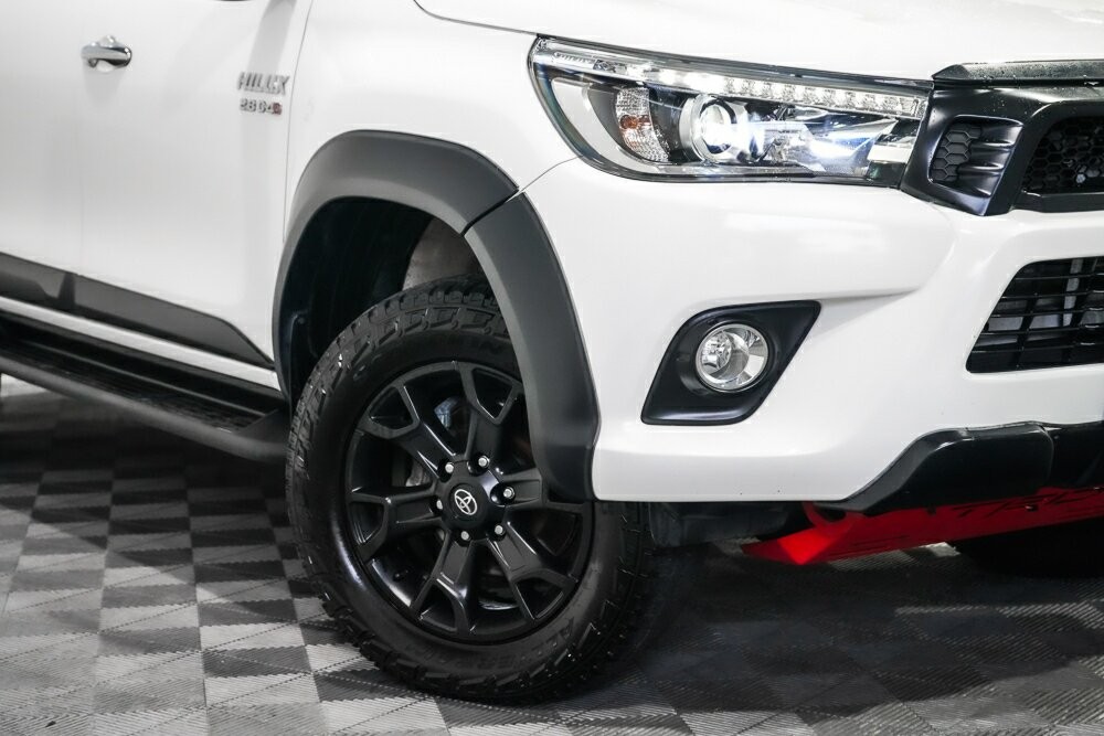 Toyota Hilux image 2