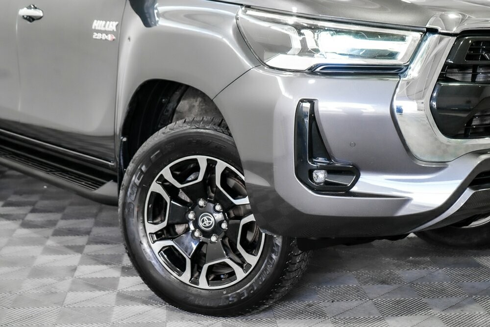Toyota Hilux image 2