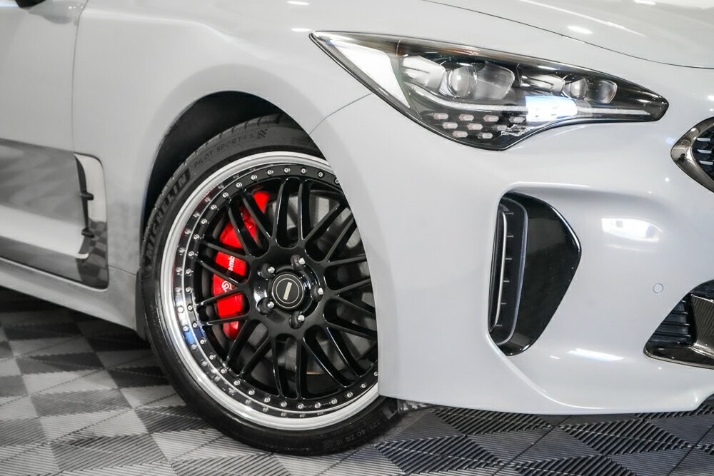Kia Stinger image 2