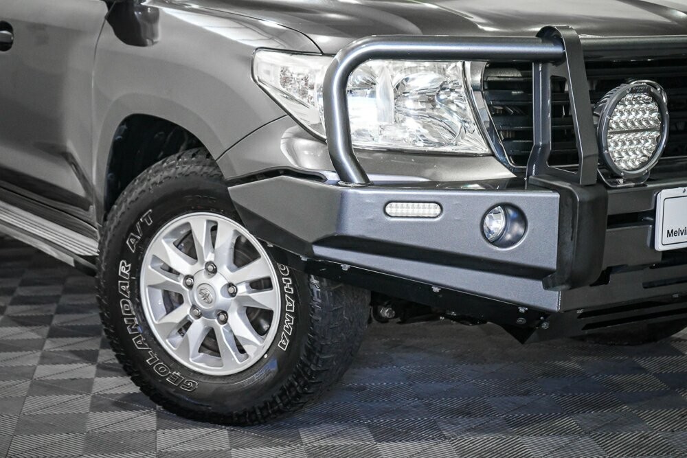 Toyota Landcruiser image 2