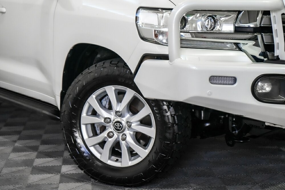 Toyota Landcruiser image 2