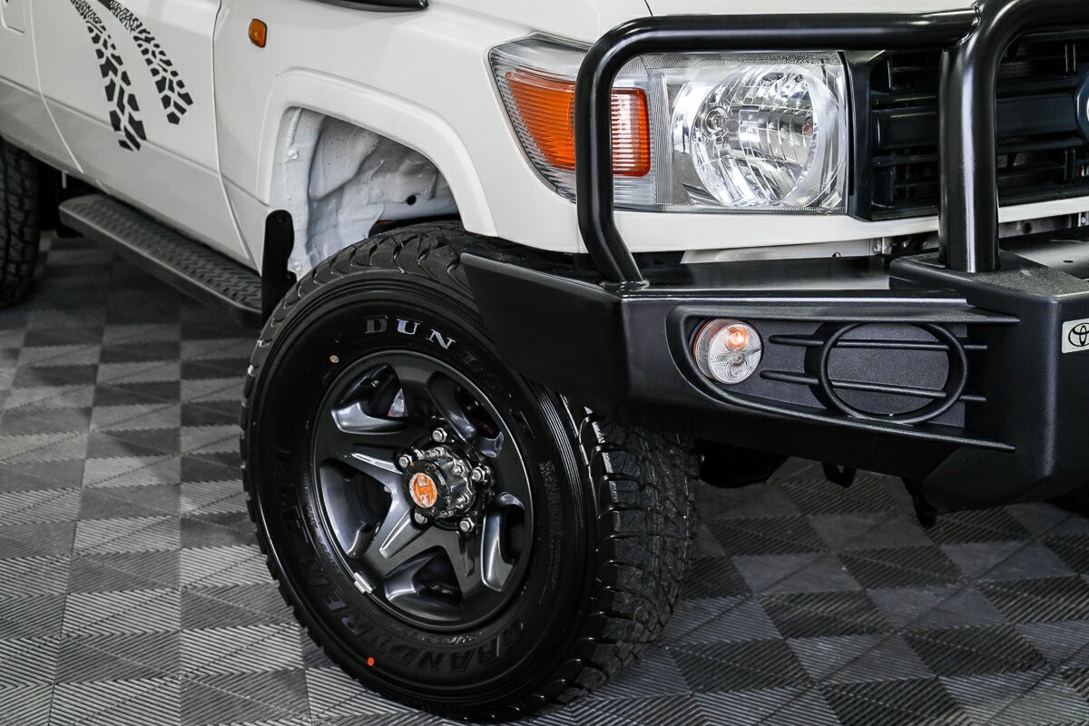Toyota Landcruiser image 2