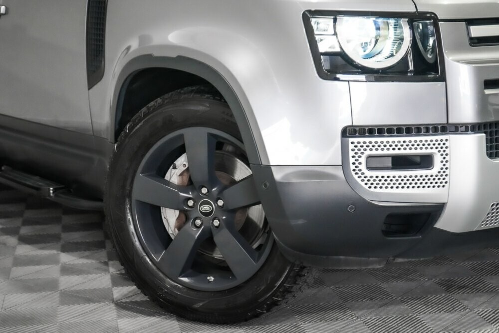 Land Rover Defender image 2