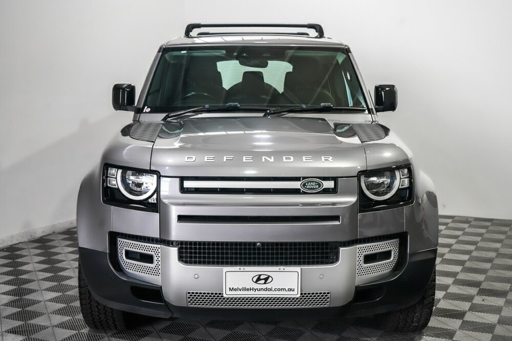 Land Rover Defender image 3