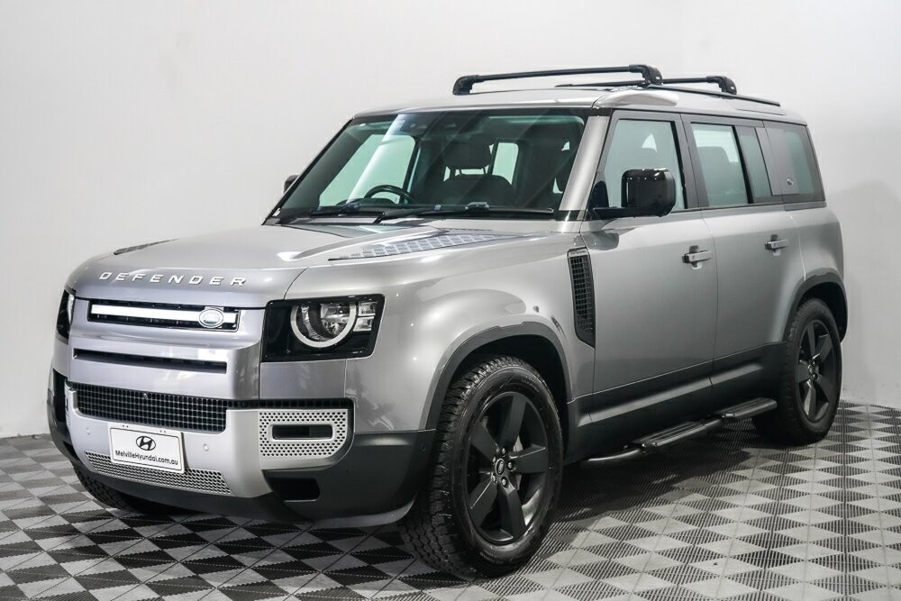 Land Rover Defender image 4