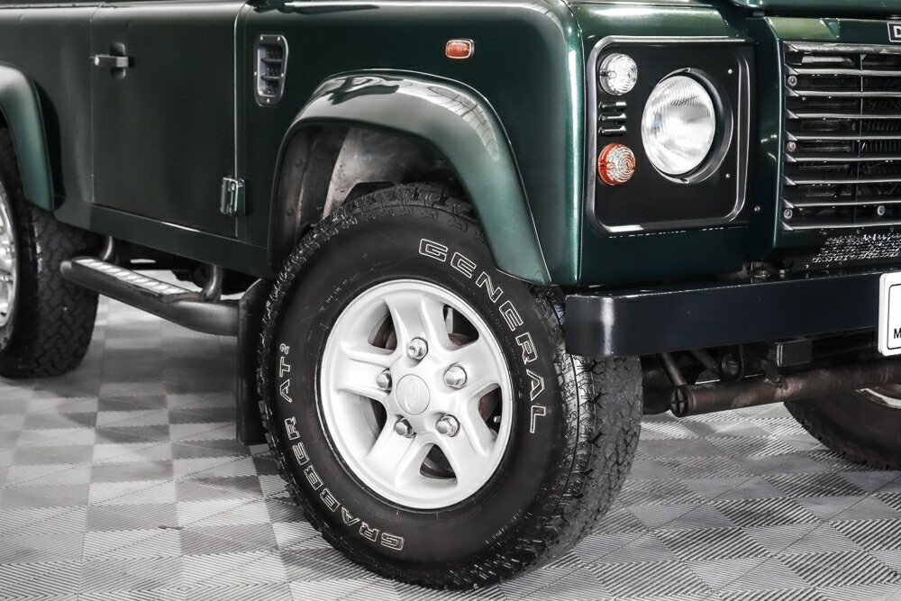Land Rover Defender image 2