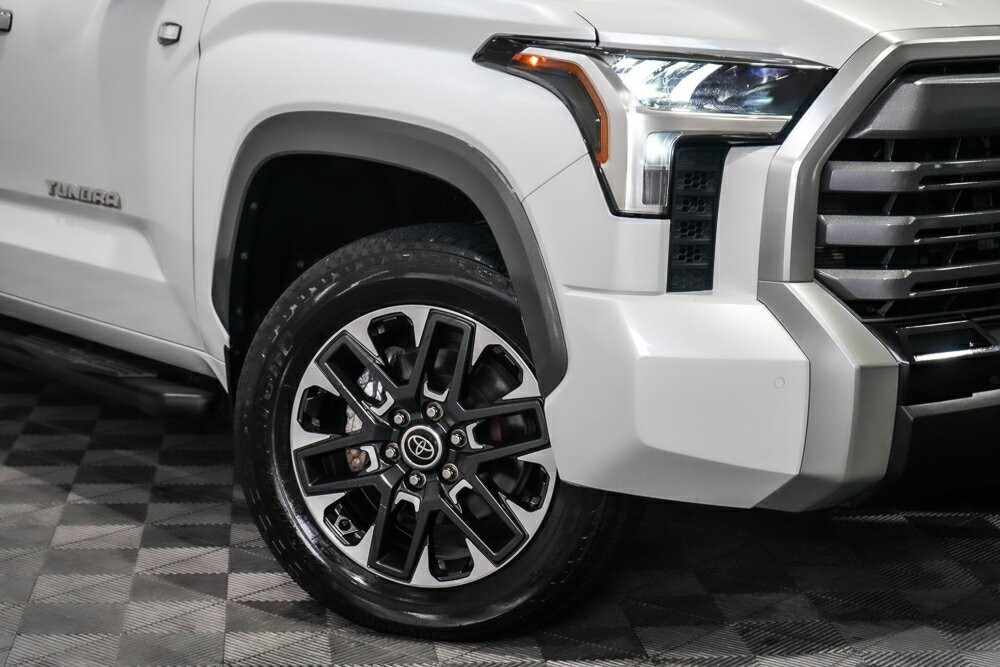 Toyota Tundra image 2
