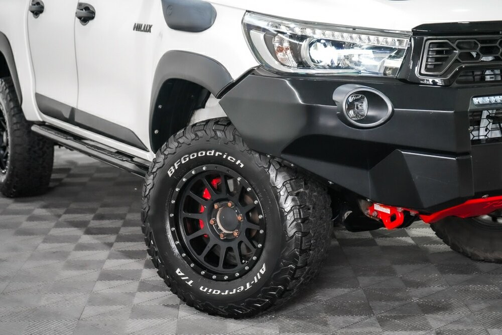 Toyota Hilux image 2