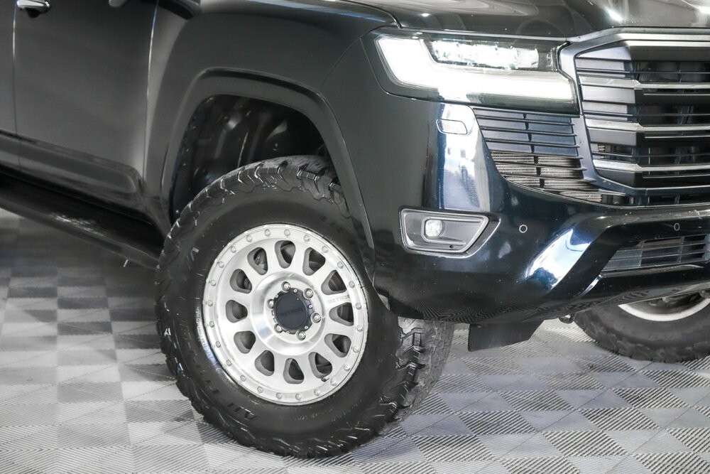 Toyota Landcruiser image 2