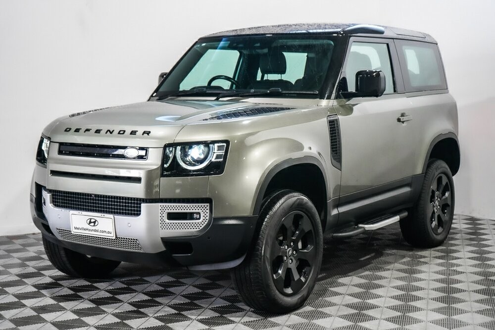Land Rover Defender image 4